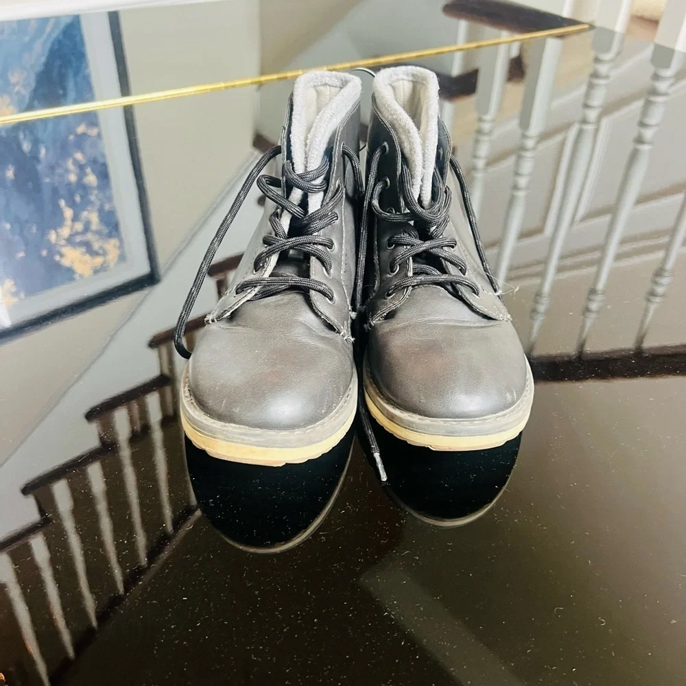 Boys size 3 Gray Lace-Up Boots